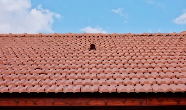 Rénovation de toiture dans le var
